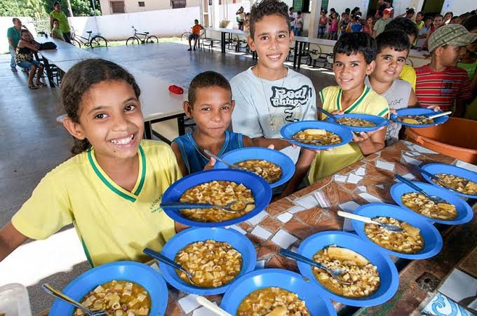 Audiência pública vai debater violações do direito à alimentação escolar na pandemia - Centro de Referências em Educação Integral