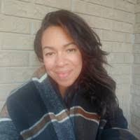 Shelley Haslett's Instagram, Twitter & Facebook