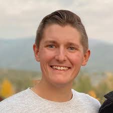 Laura Mceachern's Instagram, Twitter & Facebook