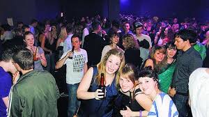 Ab 16 dürfen sie sich auch ohne eine solche begleitung bis 24 uhr in einer disco. Die Frist Fur Den Acid Club Lauft Ab Lauf Nordbayern