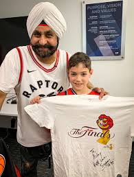 Raptors superfan nav bhatia, centre, cheers on toronto amid a crowd of dismayed golden state fans during game 4 of the 2019 nba finals. Raptors Superfan Nav Bhatia To Be Honored In New Gallery At Basketball Hall Of Fame Closeup360