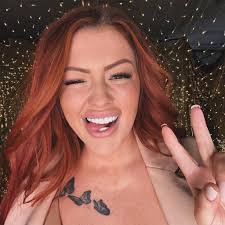 Amy Schooler's Instagram, Twitter & Facebook