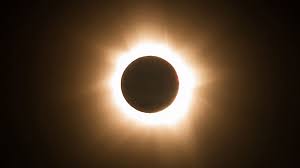L'avant de l'eclipse solaire du 14 décembre 2020. Une Eclipse Solaire Totale Se Produira Le Vendredi 20 Mars