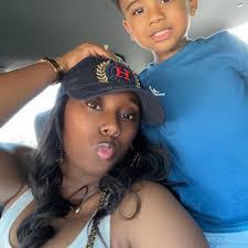 Earl Bundage's Instagram, Twitter & Facebook