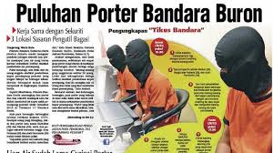 Orang asing kalo mau ke kota lain di indonesia itu pasti mendaratnya di soekarno hatta dulu baru ke bandara lain. Puluhan Porter Bandara Buron Warta Kota
