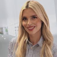 Rebecca Pieper's Instagram, Twitter & Facebook