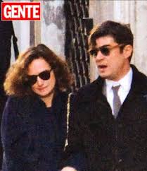 L'affascinante attore sta infatti per diventare padre per la prima volta. Scamarcio E La Nuova Fidanzata Angharad Wood Nuova Fiamma Dell Attore