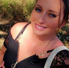 How many deaf therapists are there?