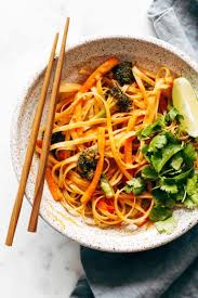 Red Curry Noodles Pinch Of Yum Recipe Curry Noodles Recipes Vegetarian Noodles