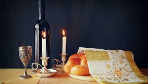 Learn About The Customs Of The Shabbat Table And The Meanings Behind Them Shabbat Shabbat Dinner Table Challah