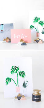 If you like traveling, making a picture frame out of maps is a great idea to commemorate your fun vacations. Diy Photo Holder Mini Mountain Photo Holders Sugar Cloth