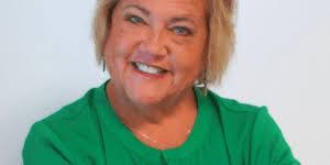 Marcie Stephens's Instagram, Twitter & Facebook