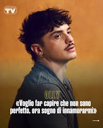 Tutto ciò che ruota intorno alla parola "vita" ha a che fare con l'ultimo  anno di Federico Olivieri, in arte Olly: un tema che torna spesso nei  testi, nelle riflessioni e nei