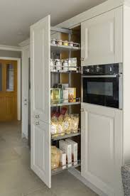 The Key To Keeping A Kitchen Clutter Free Is The Clever Use Of Storage Here S Our List O Cuisine Moderne Idee Rangement Cuisine Decoration De Cuisine Rustique