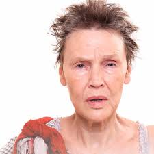 Aletta Bezuidenhout, een van Suid-Afrika se mees bekroonde en gevierde  akteurs, is vanoggend vreedsaam oorlede. Sy was 76. Aletta is in Kenia  gebore en is bekend om haar enigmatiese vertolkings op film,