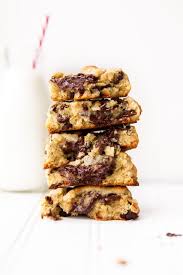 Copycat Levain Bakery Chocolate Chip Cookie Broma Bakery Cookies Et Biscuits Recettes Sucrees Recette