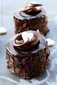 Tort Cu Fructe De Padure Si Mousse Frisca Mini Chocolate Cake Cupcake Cakes Desserts