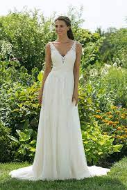 Dieses schulterfreie sweetheart hochzeitskleid hat ein wunderschönes spitzenoberteil und einen vollen tüllrock. Sweetheart Gowns Kollektion 2019 Brautkleiderspitze Brautkleider Hochzeitskleider Brautmode Brautmodentirol Tirole Brautmode Hochzeit Kleidung Brautkleid