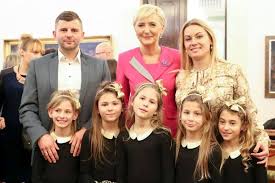 Anastazja, klara, laura, wiktoria i maksymilian nie potrafią jeszcze samodzielnie oddychać. Przygoda Zycia Kieleckie Piecioraczki Z Wizyta U Pierwszej Damy Wiadomosci Com