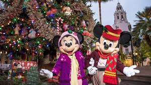 When does disneyland decorate for christmas. Disneyland Resort Decks The Halls For The 2019 Holiday Season Beginning November 8 Disney Parks Blog