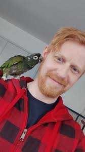 (Video for attention) We've been preening for a few years now.... Obviously  we've had breaks 😅 I'm trying to improve her diet, she's all about the  seeds. Would anybody have any brand recommendations ...