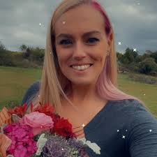 Amanda- Professional Stylist