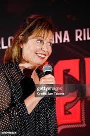 Gina Reilly's Instagram, Twitter & Facebook