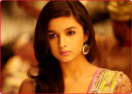 LOS PROTAGONISTAS DE STUDENT OF THE YEAR RECIBEN OFERTAS POR TODO LADO