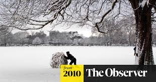 They say that britain is set to plunge into freezing temperatures and that by tuesday there will a risk of heavy snow showers almost everywhere across britain. Uk Snow Britain In Gridlock As Big Freeze Brings Christmas Travel Misery Uk Weather The Guardian
