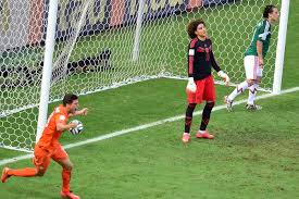 Ochoa, mejor jugador del encuentro brasil vs méxico / mundial brasil 2014. World Cup 2014 Netherlands Defeats Mexico 2 1 The New York Times