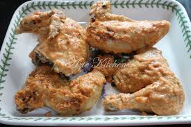 Tetapi zaman sekarang bukan semua orang ada dan mampu mempunyai dapur memasak yang besar seperti itu. Ayam Percik Original Kelantan Azie Kitchen