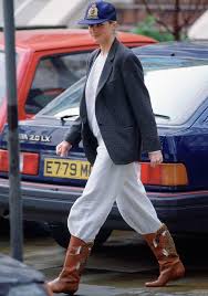 Diana haus is on facebook. Modetrend Diese 3 Looks Von Prinzessin Diana Tragen Wir Zu Hause