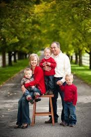 Great Photo Idea For Grandma And Grandpa With Grandkids Family Picture Poses Grandparents Photography Grandparent Photo