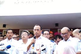 Laut jawa,bio.com — bagian badan pesawat lion air jt 610 telah ditemukan oleh para penyelam dinas penyelamatan bawah air (dislambair). Menhub Pastikan Pesawat Lion Air Jt 610 Jatuh Di Laut Jawa Okezone Nasional