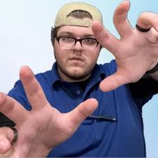 Venti, Engaged 💍 (@ventrus_kyarn)