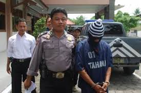 Tak Puas Mengintip Gadis Tetangga Mandi, Muhamid Merekamnya Pakai HP