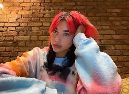 Discover more posts about jordan pickford. Dua Lipa Flaunts Her New Cherry Red Tresses In Smouldering Selfie Readsector