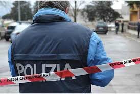 «conosci qualcuno che possa fare del male a mia moglie?». L Nanufmugbz8m