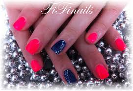 Minichapsy jsou v černo/fialové barvě. Cerno Cervene Nehty