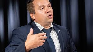 Konsolidácia vám zníži plat, nedotkne sa najbohatších a je v nej diera,  hovorí šéf rozpočtovej rady Ján Tóth