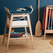 Featuring an elegant, sturdy base and classic curved back, this piece will be a great addition to your babys room. Linea Changing Table With Foam Mat In Solid Oak Leander Cuckooland