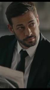 En brazos de un asesino: película de romance y acción