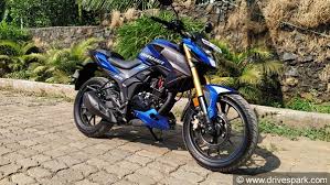 Pre 2000 motorcycles had a 16 inch front wheel which feels odd. Honda Hornet 2 0 Review First Ride Design Specs Performance Ride Handling Other Details Drivespark Reviews