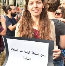 بين اب وابنته سجال شعري