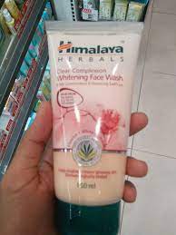 Sebab itu, pencuci muka himalaya di rumus khas dengan daun neem / semambu untuk memberikan kulit yang cerah, bebas masalah kulit. Himalaya Clear Complexion Whitening Face Wash Reviews
