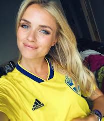 42 larsson är sedan flytten hem till sverige från england 2018 bosatt i eskilstuna. Sweden Wags Victor Lindelof S Wife Maja Nilsson Leads The Ladies Cheering On England S World Cup Opponents Mirror Online