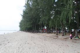 Pengunjung berpeluang menaiki menara ini dengan dek berkaca tertutup yang akan naik ke atas dan berpusing berterusan secara perlahan 360 darjah. Melaka Info 4 Pantai Di Melaka Yang Masih Boleh Mandi Facebook