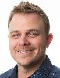 Russell Straub's Instagram, Twitter & Facebook