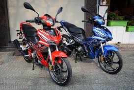 Benelli rfs 150i yang dari segi penampilan memang cukup terlihat menarik ini… memiliki bentuk desain yang cukup sporty dan futuristis pada bagian depan berkat penggunaan lampu lednya… Benelli Rfs150i