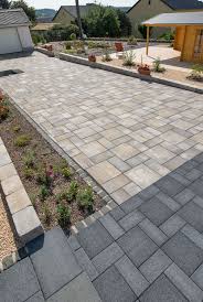 Mit Der Formatvielfalt Bietet Das Pflaster Multitec Color Von Kann Raum Fur Gestaltungsfreiheiten Und Das Naturlich N Garten Pflaster Vorgarten Ideen Vorgarten